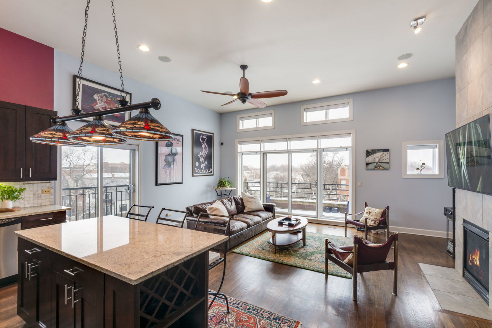 3056 N OAKLEY Avenue Unit: 4N