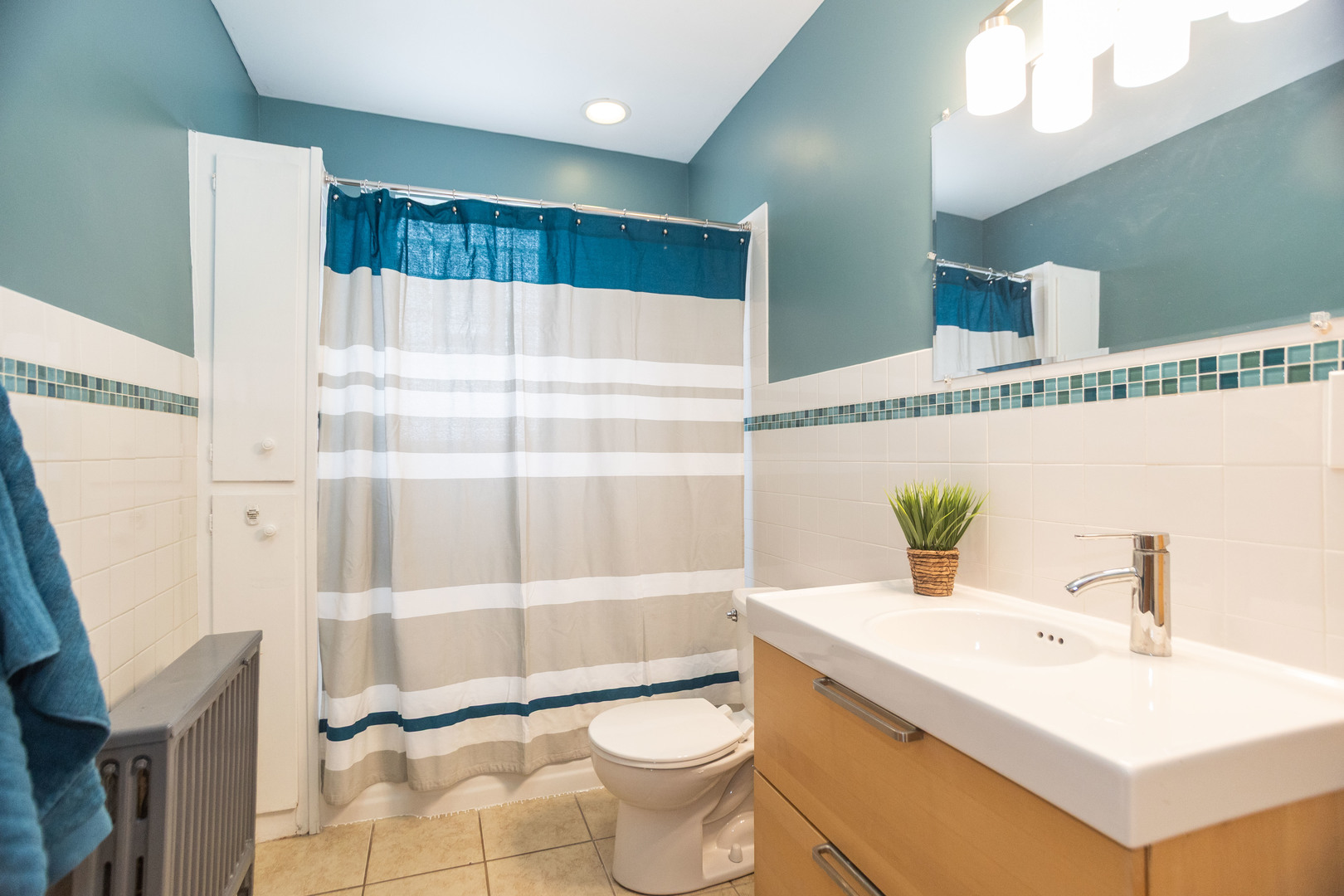 1330 W Norwood Street Unit: 2