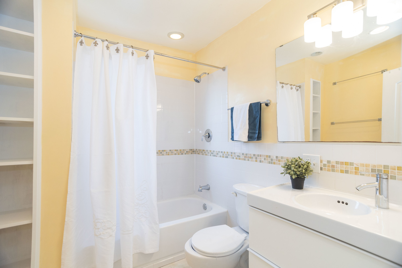 1330 W Norwood Street Unit: 3