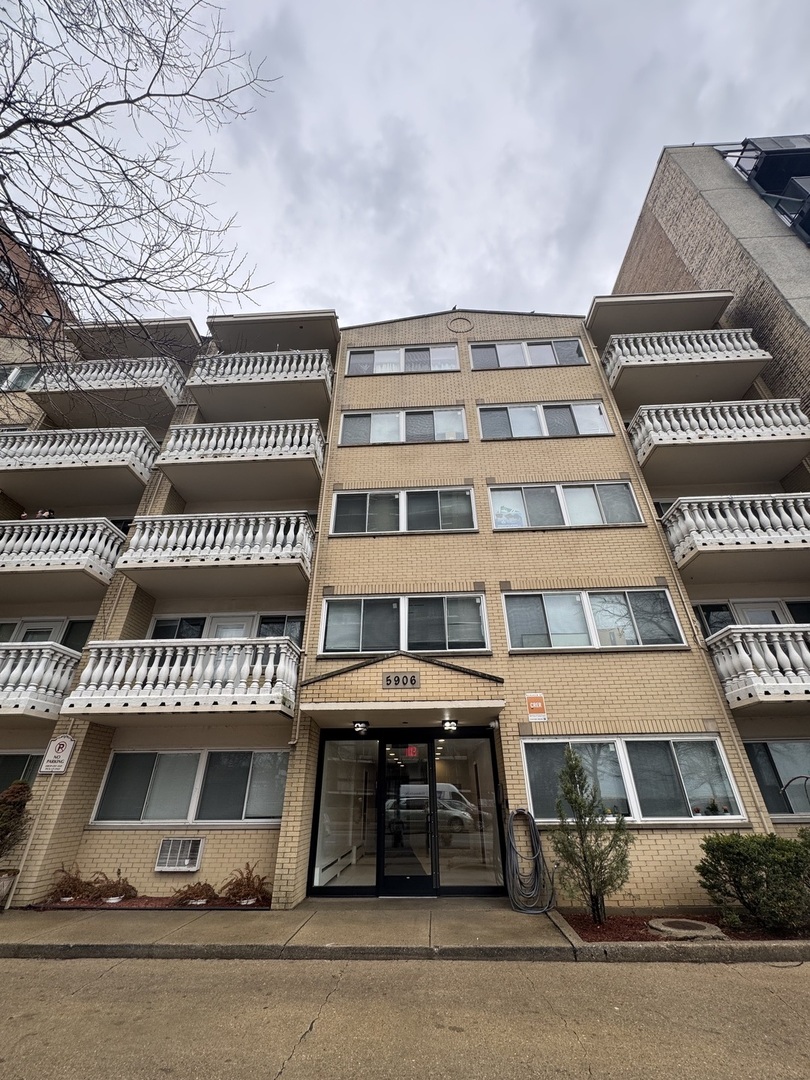 5906 N Sheridan Road Unit: 4F
