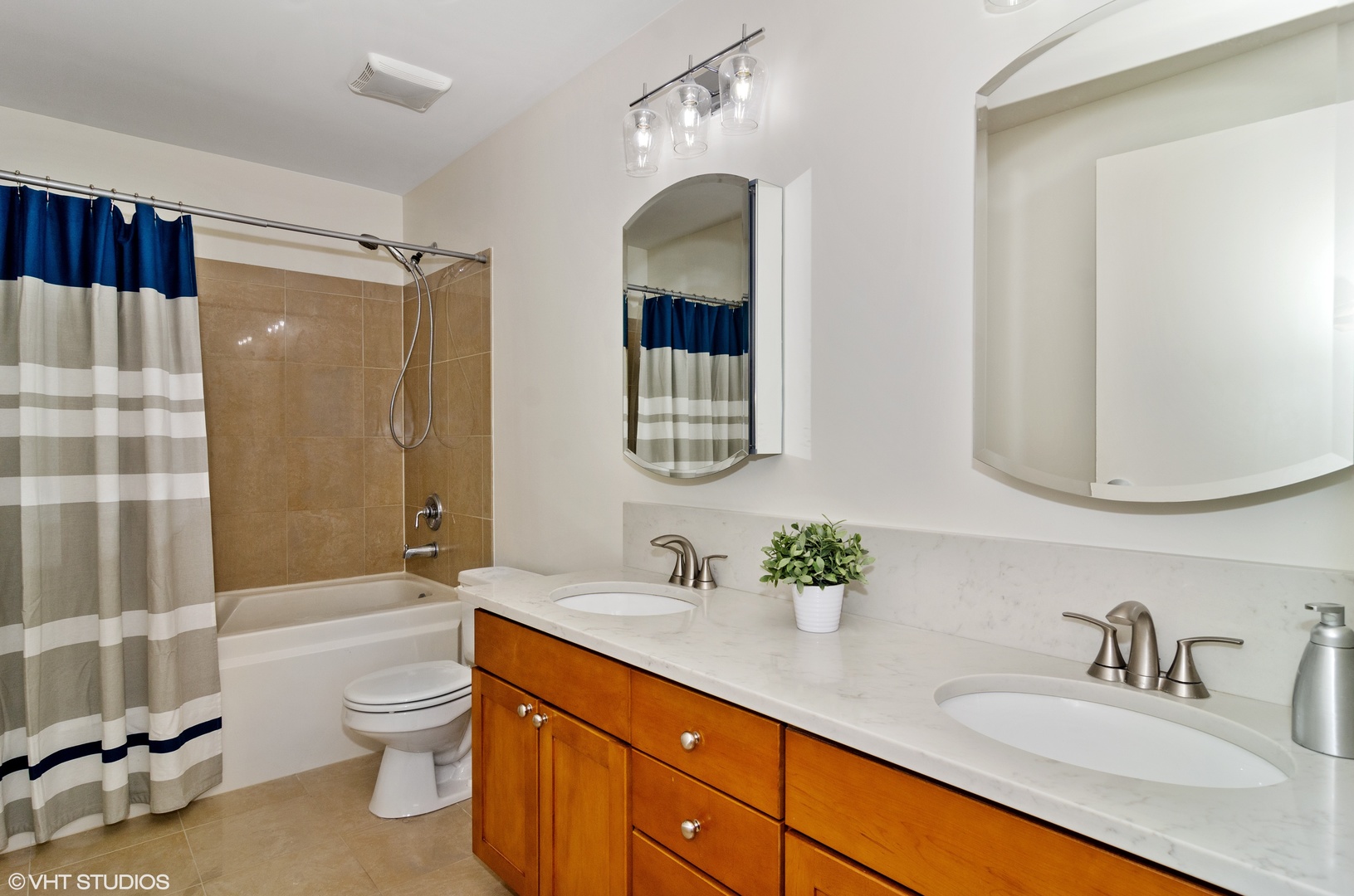 600 W Drummond Place Unit: 413