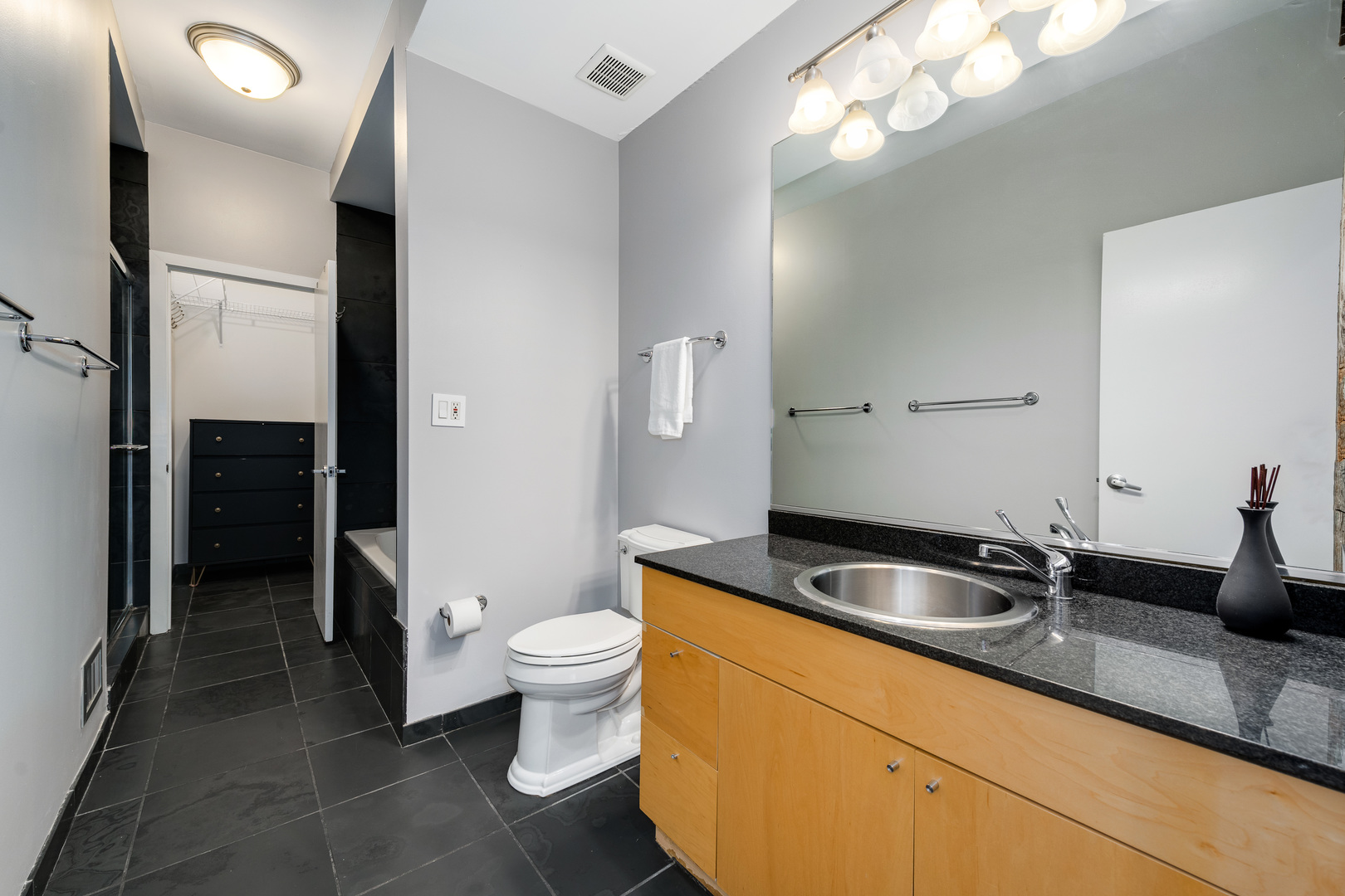 1118 W Fulton Market Street Unit: 403