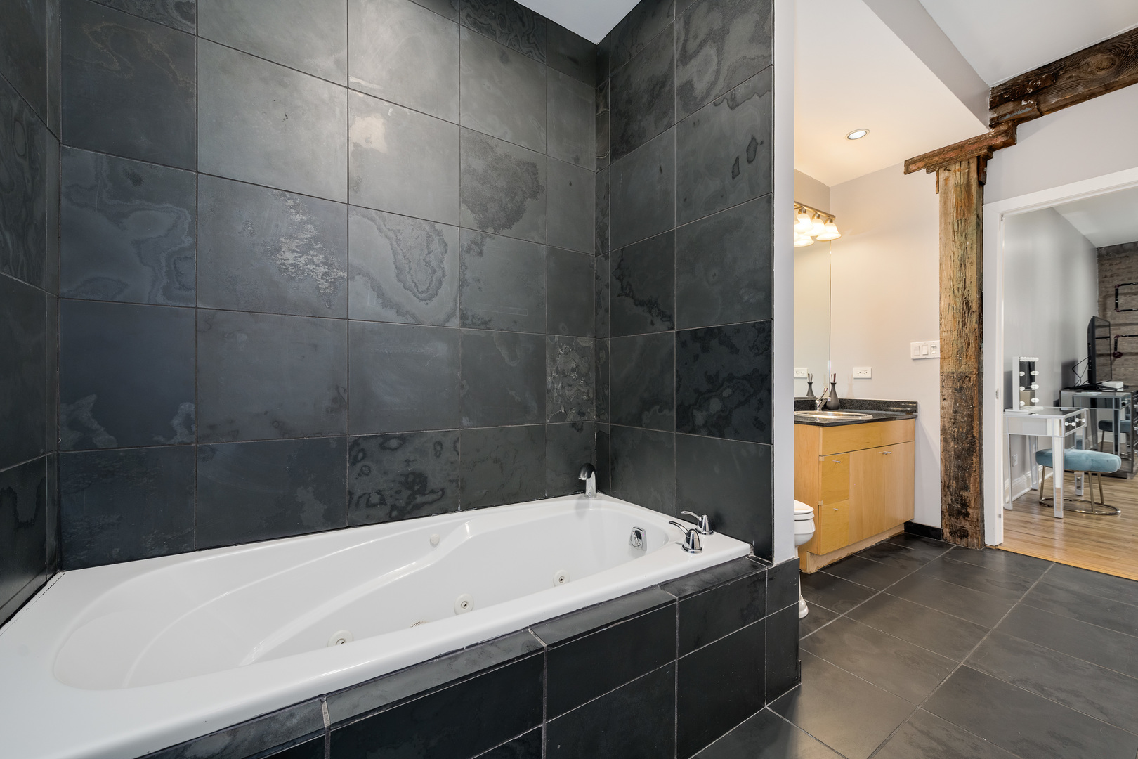 1118 W Fulton Market Street Unit: 403