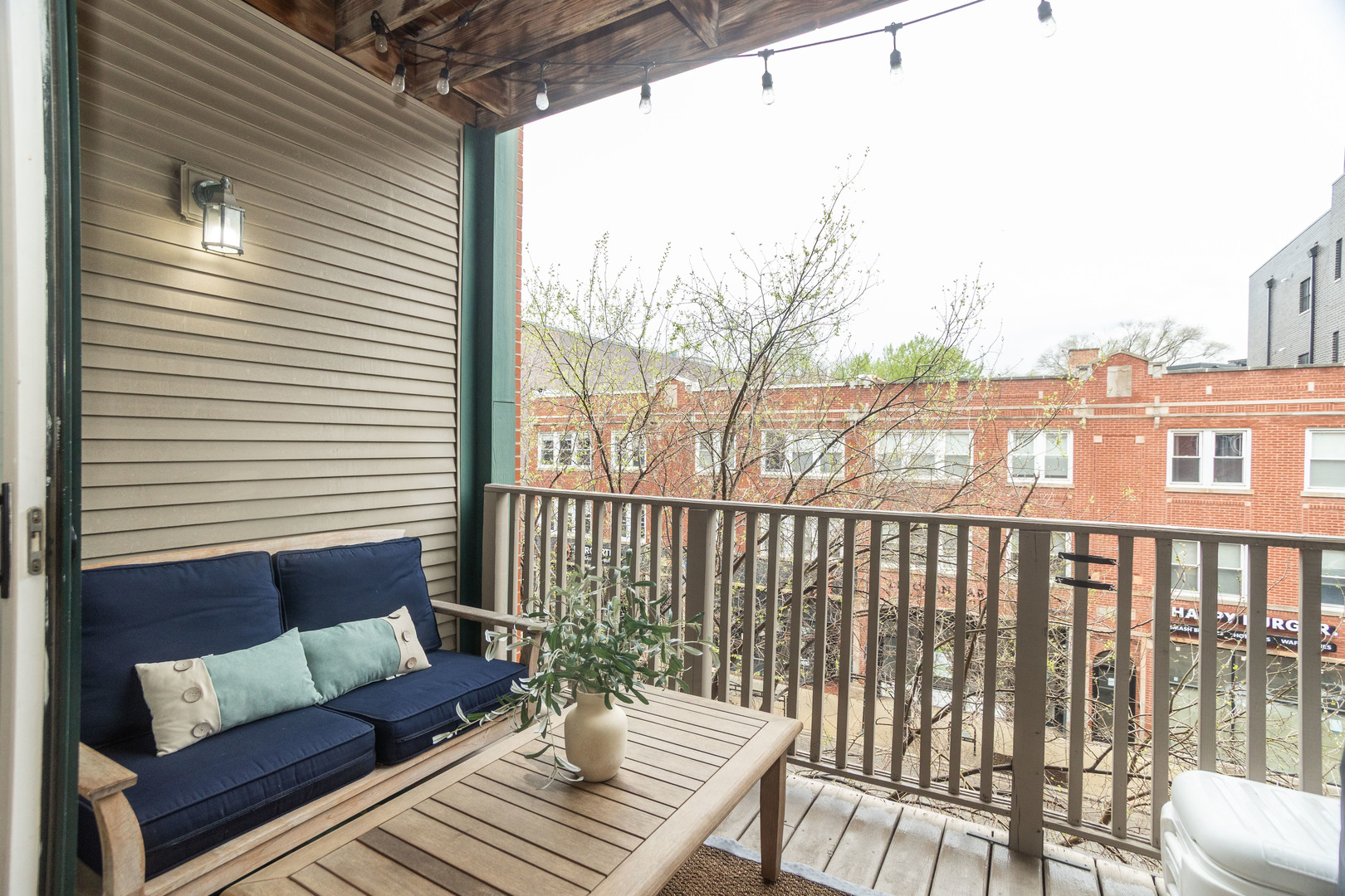 845 W Altgeld Street Unit: 3B