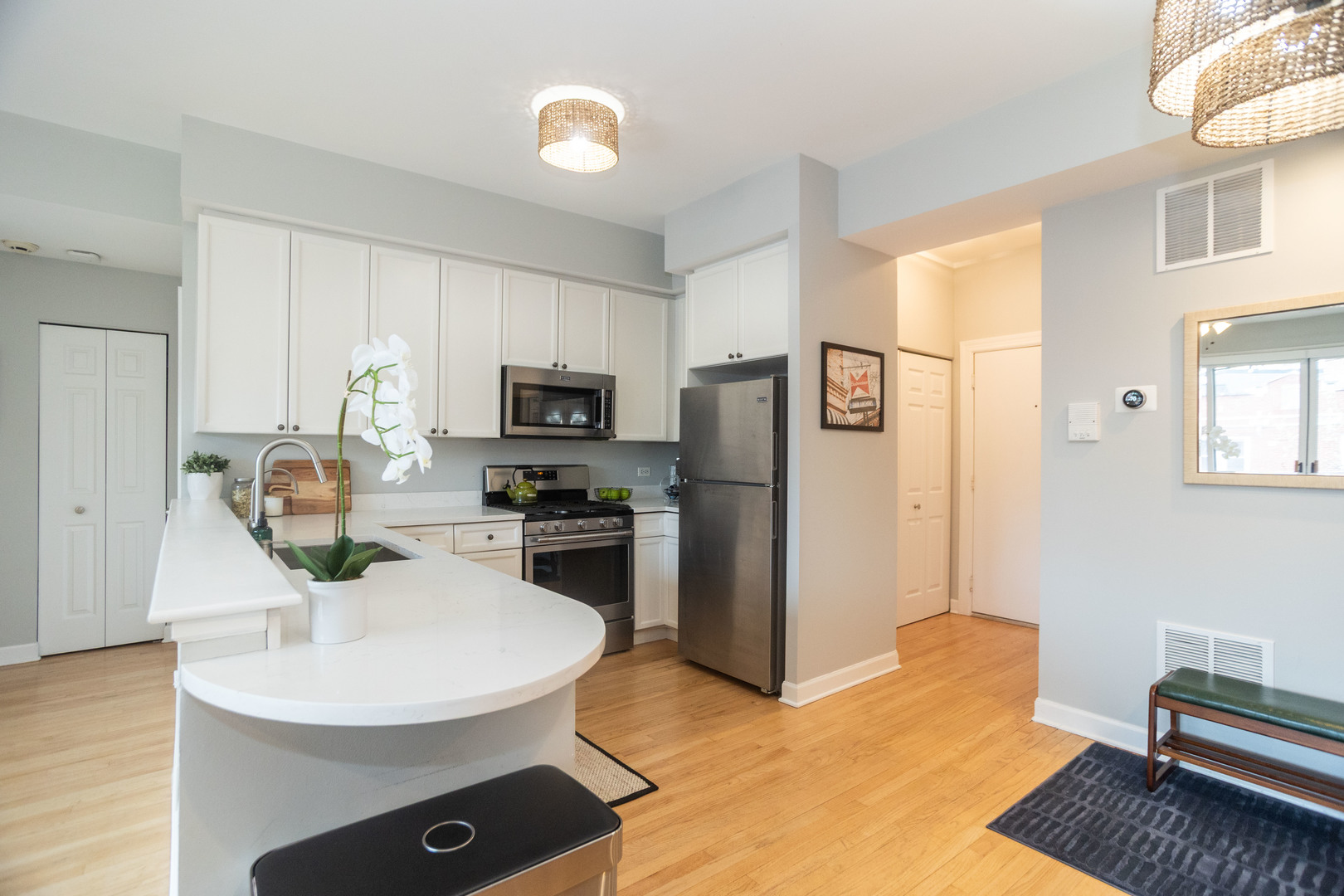845 W Altgeld Street Unit: 3B