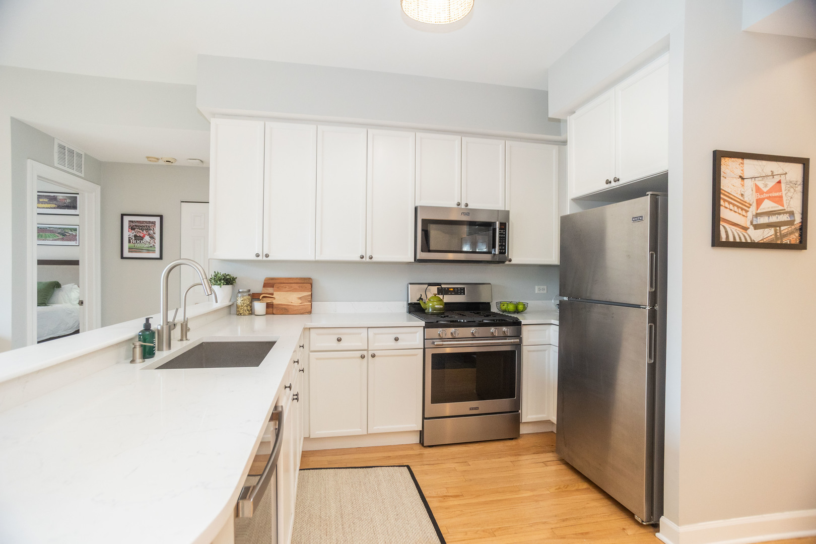845 W Altgeld Street Unit: 3B