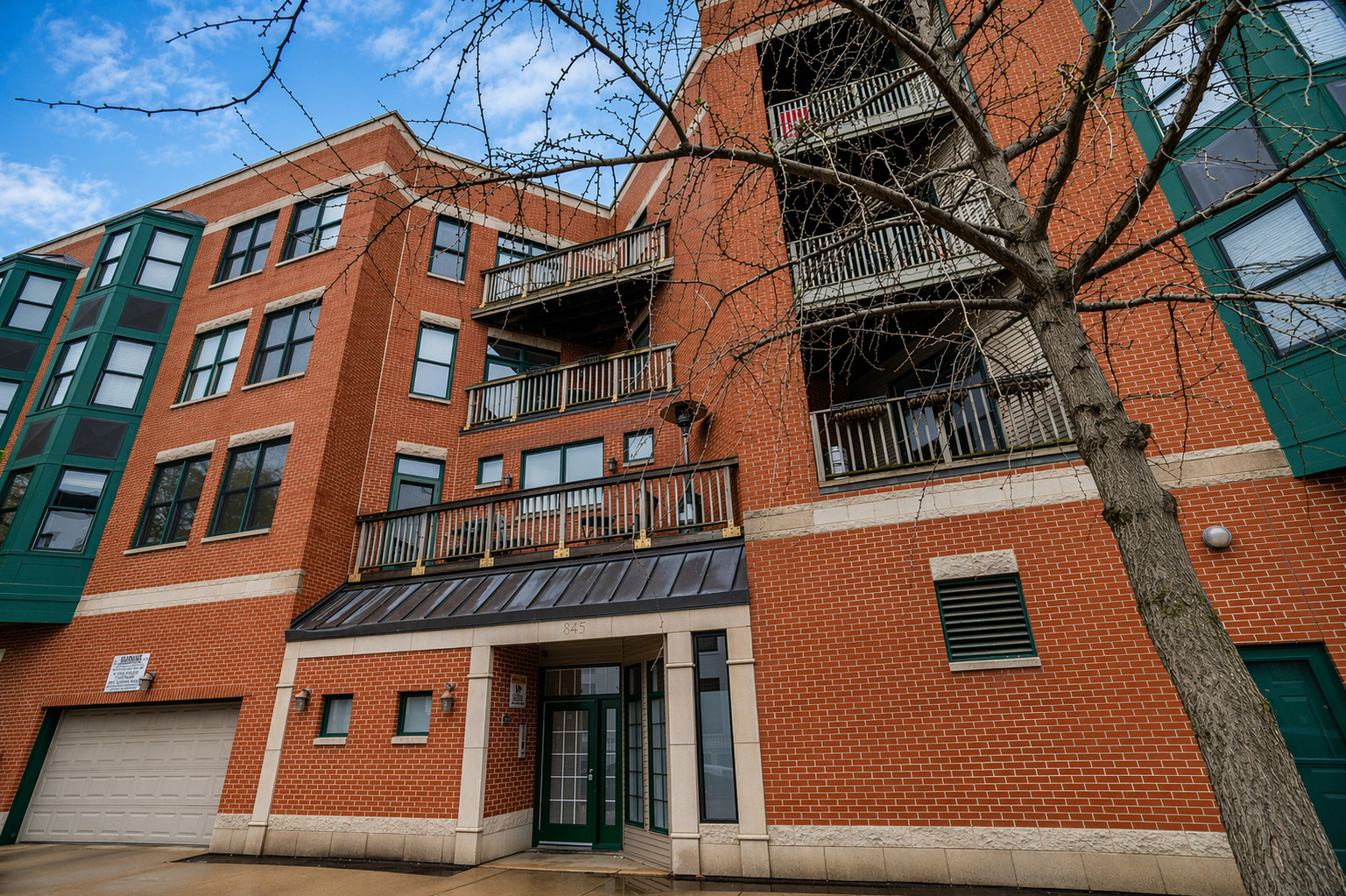 845 W Altgeld Street Unit: 3B