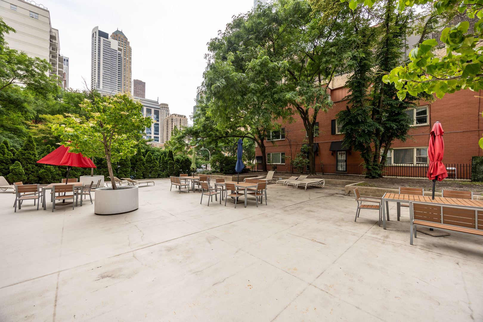 55 W Chestnut Street Unit: 2106