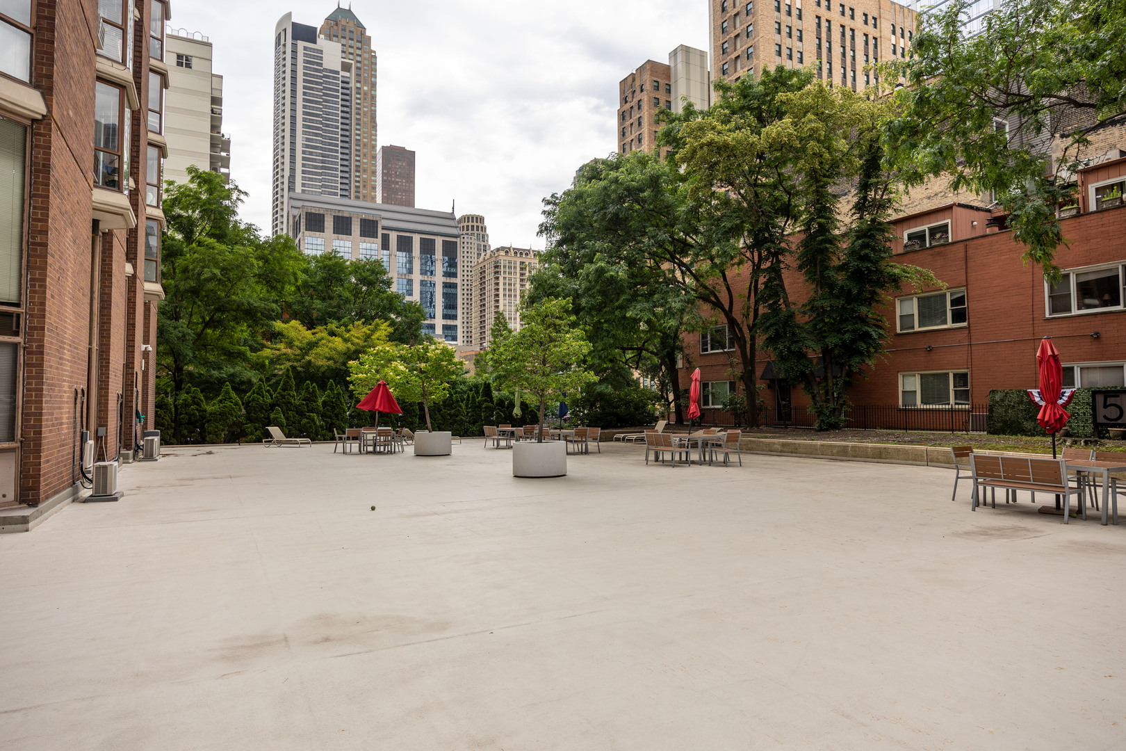 55 W Chestnut Street Unit: 2106