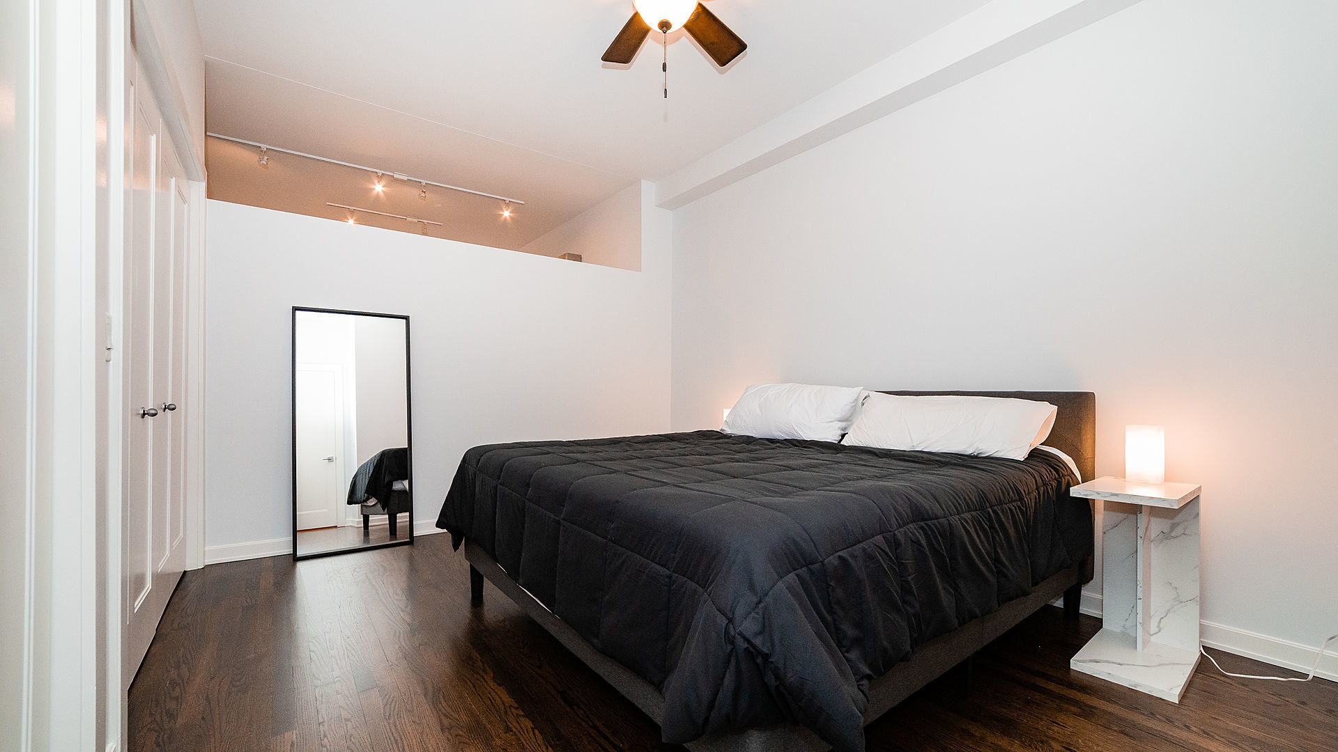 6 N Michigan Avenue Unit: 904