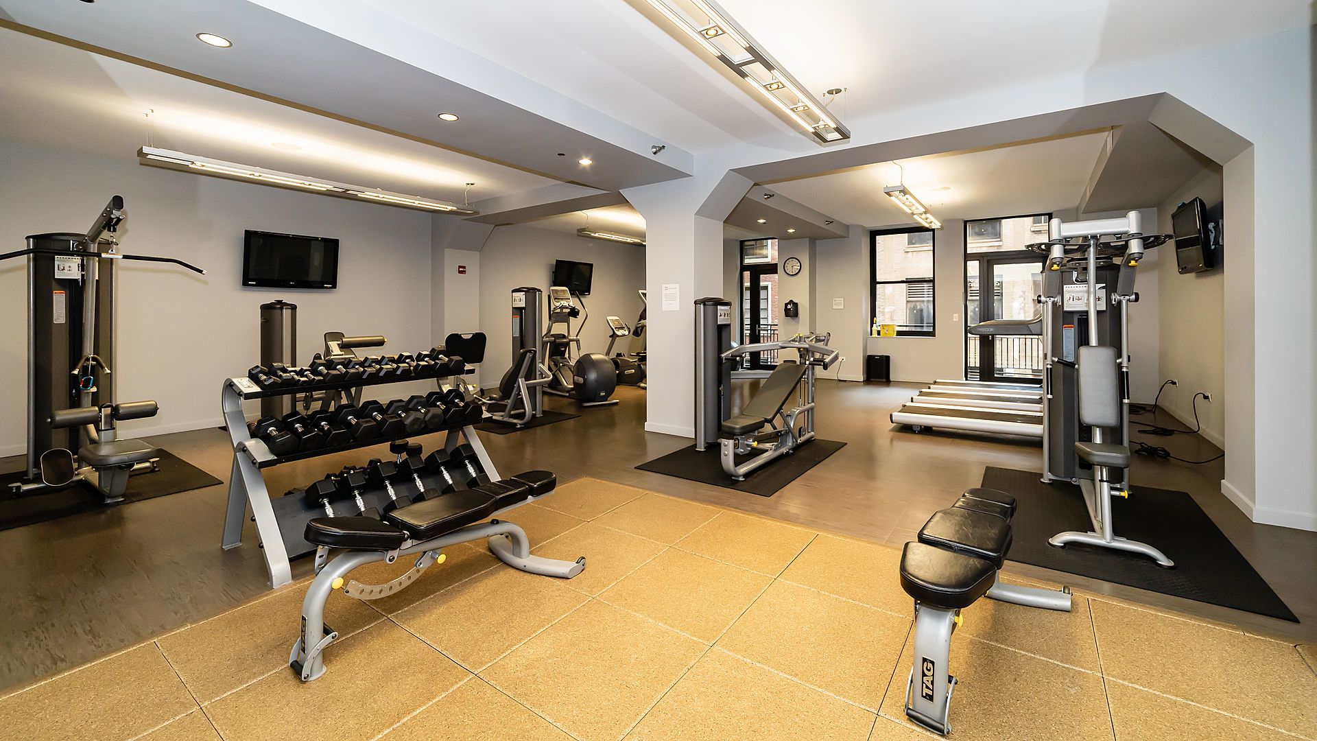 6 N Michigan Avenue Unit: 904