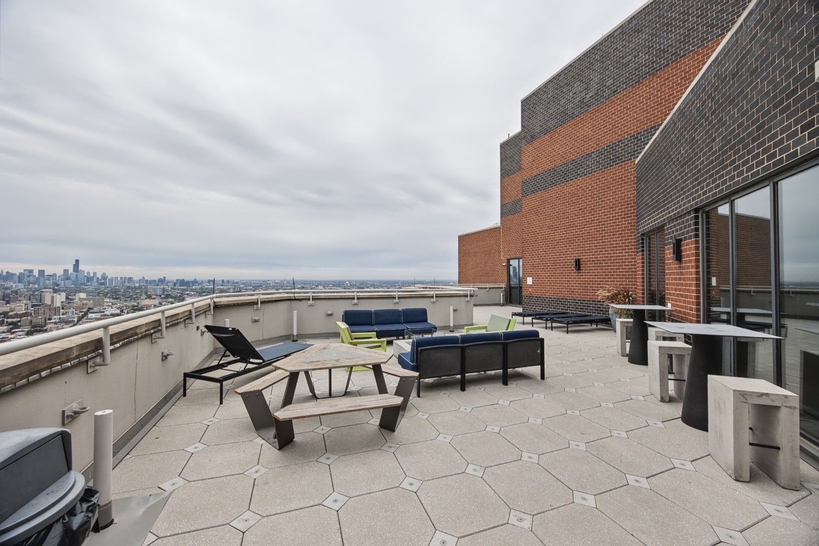 3660 N LAKE SHORE Drive Unit: 3504
