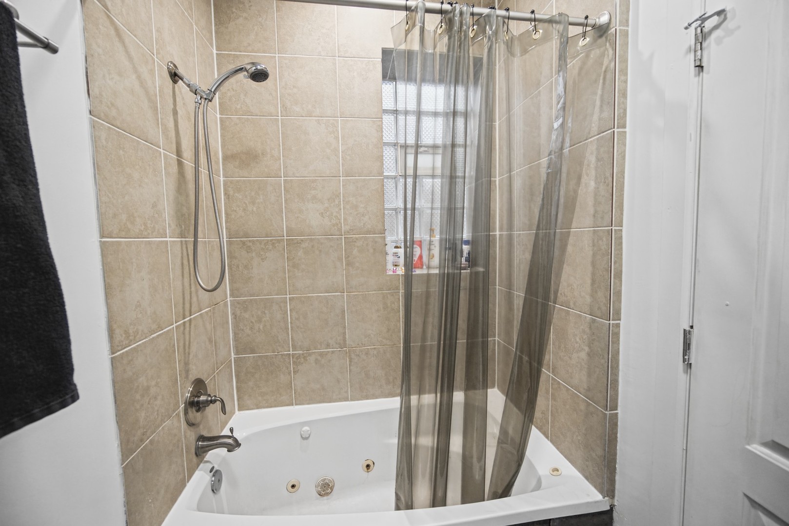 1641 W Farwell Avenue Unit: 2N
