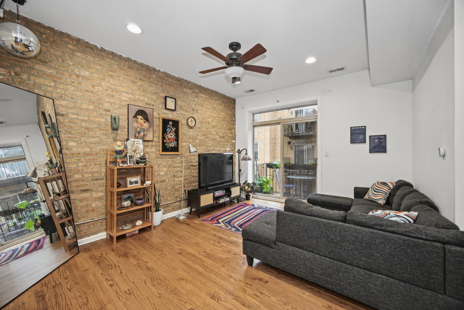 1641 W Farwell Avenue Unit: 2N