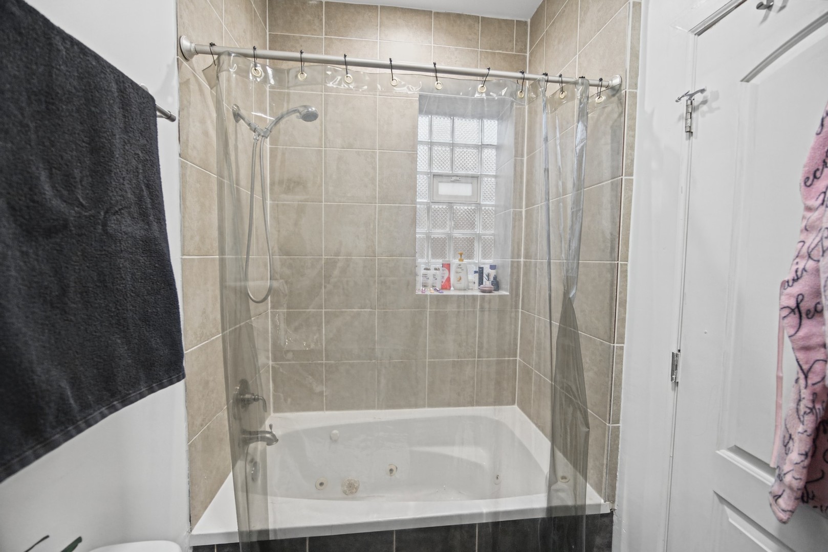 1641 W Farwell Avenue Unit: 2N