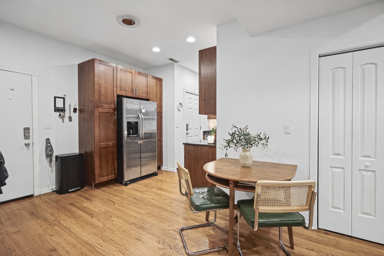 1641 W Farwell Avenue Unit: 2N