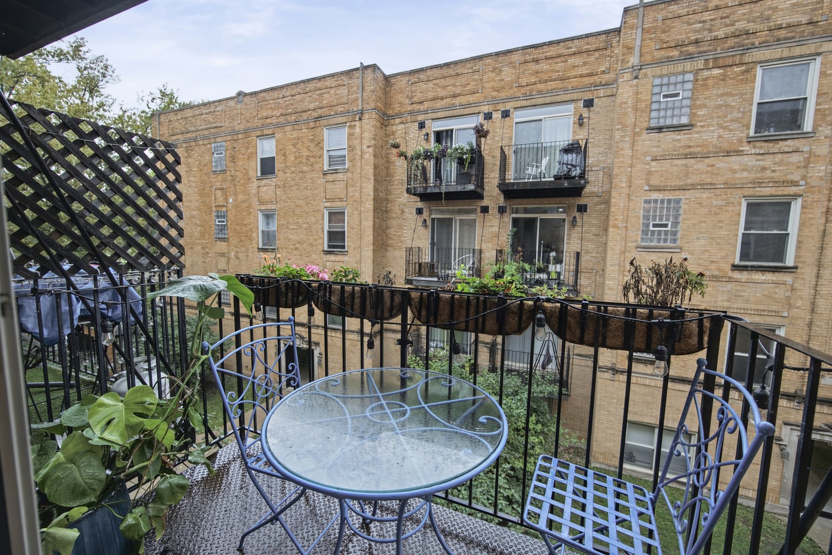 1641 W Farwell Avenue Unit: 2N