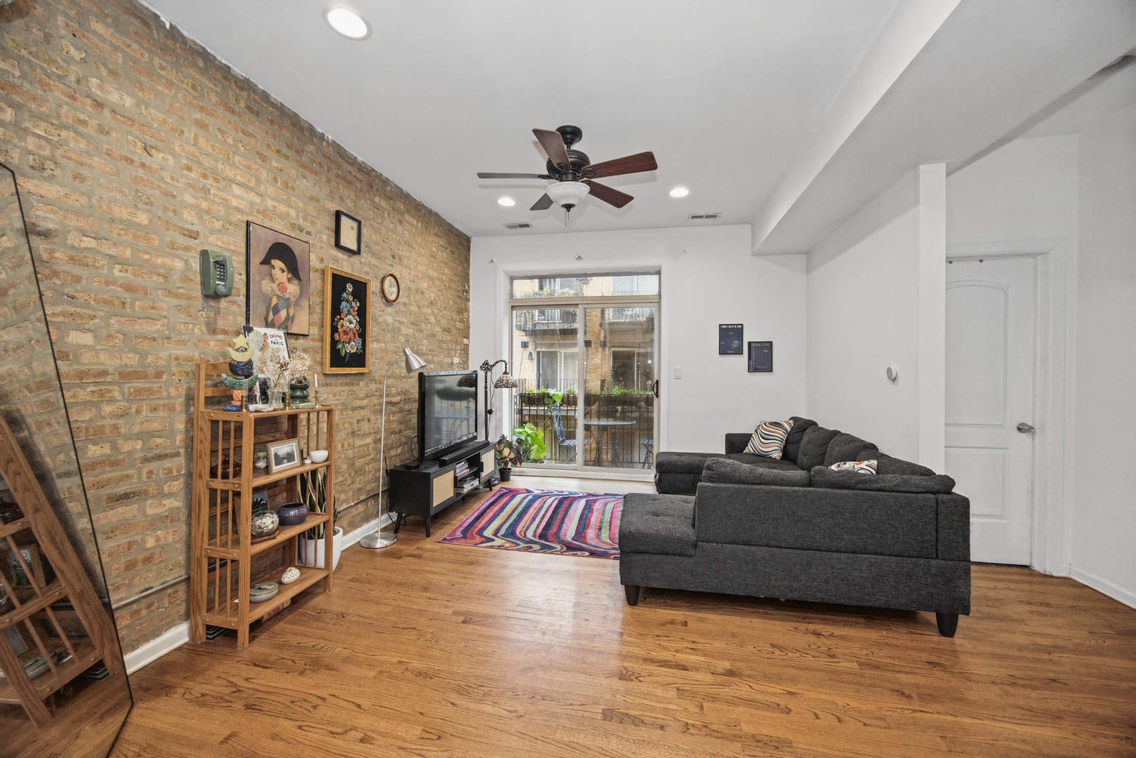 1641 W Farwell Avenue Unit: 2N