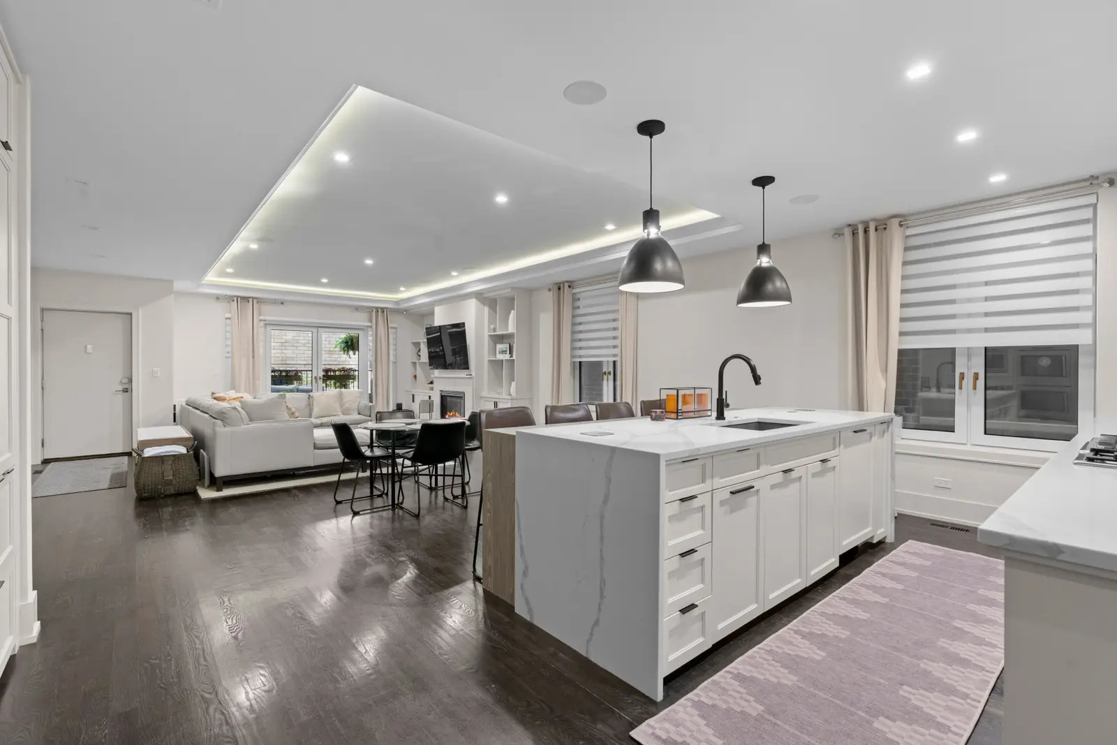 1370 W WALTON Street Unit: 1E