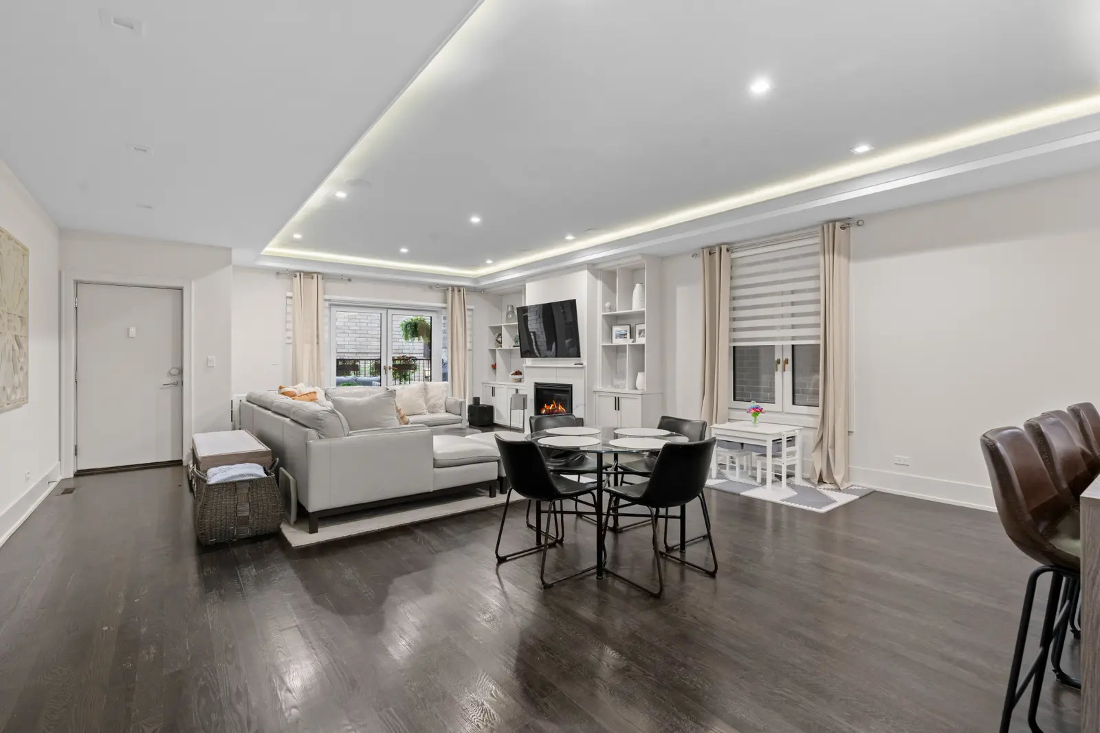 1370 W WALTON Street Unit: 1E