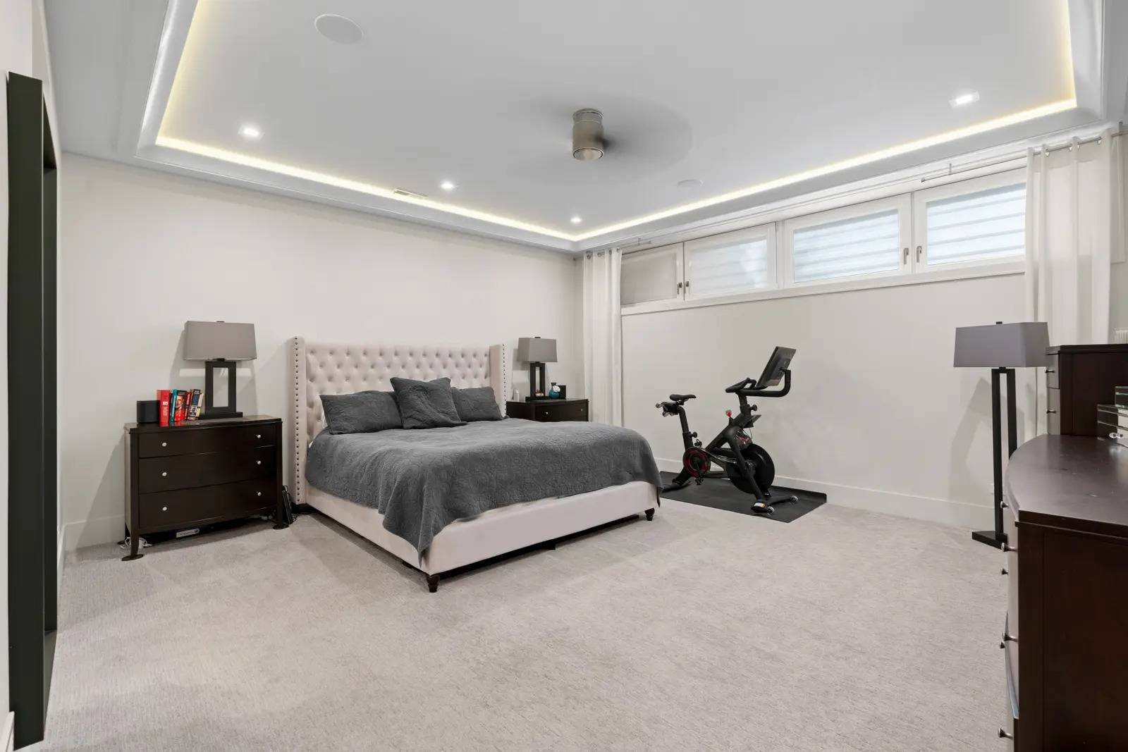 1370 W WALTON Street Unit: 1E