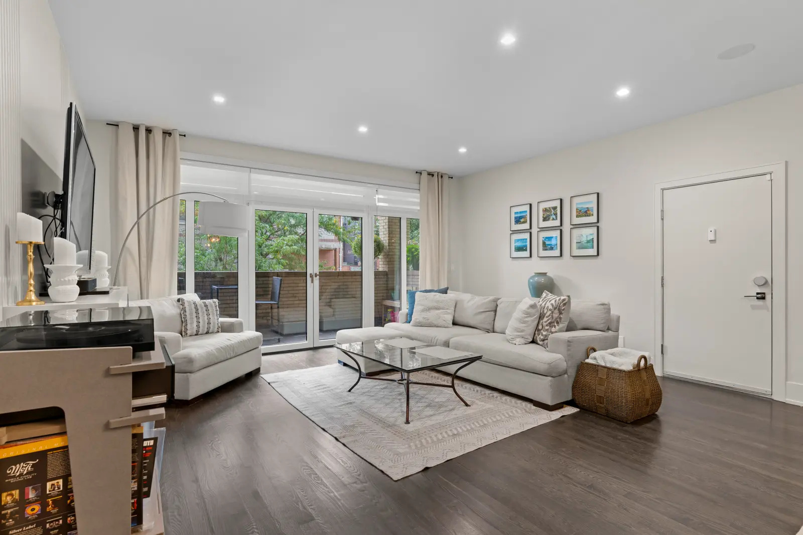 1370 W WALTON Street Unit: 1E
