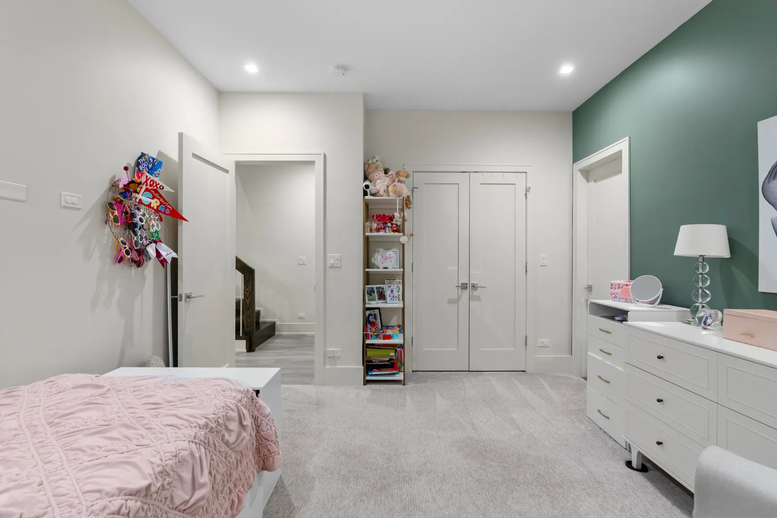1370 W WALTON Street Unit: 1E