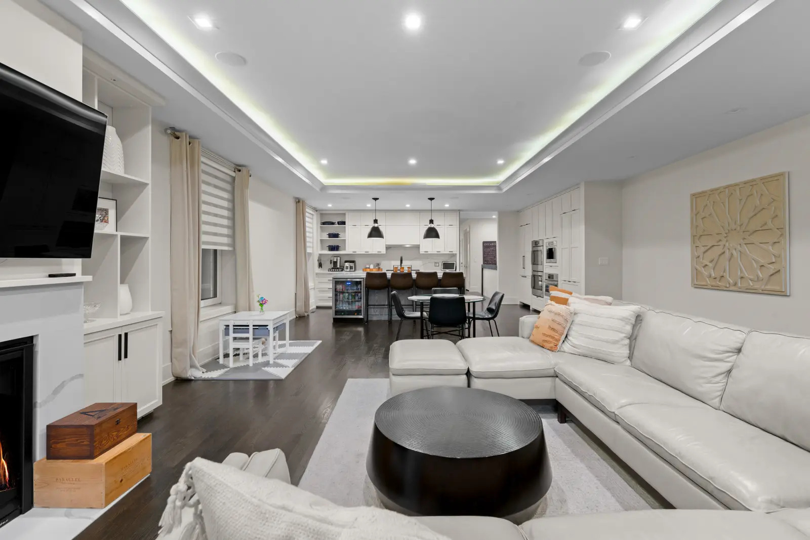 1370 W WALTON Street Unit: 1E