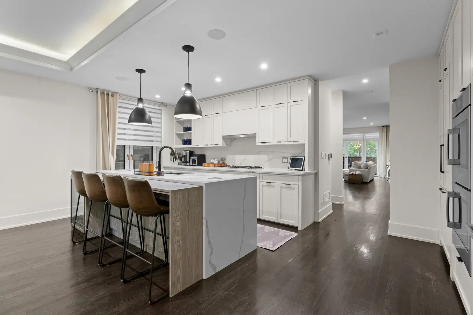 1370 W WALTON Street Unit: 1E