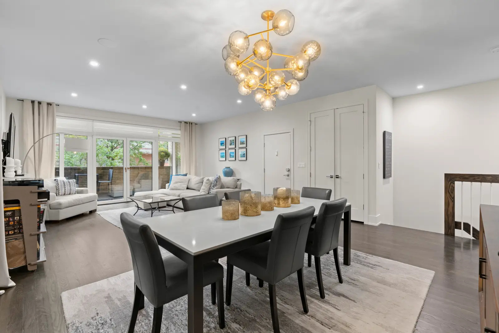 1370 W WALTON Street Unit: 1E