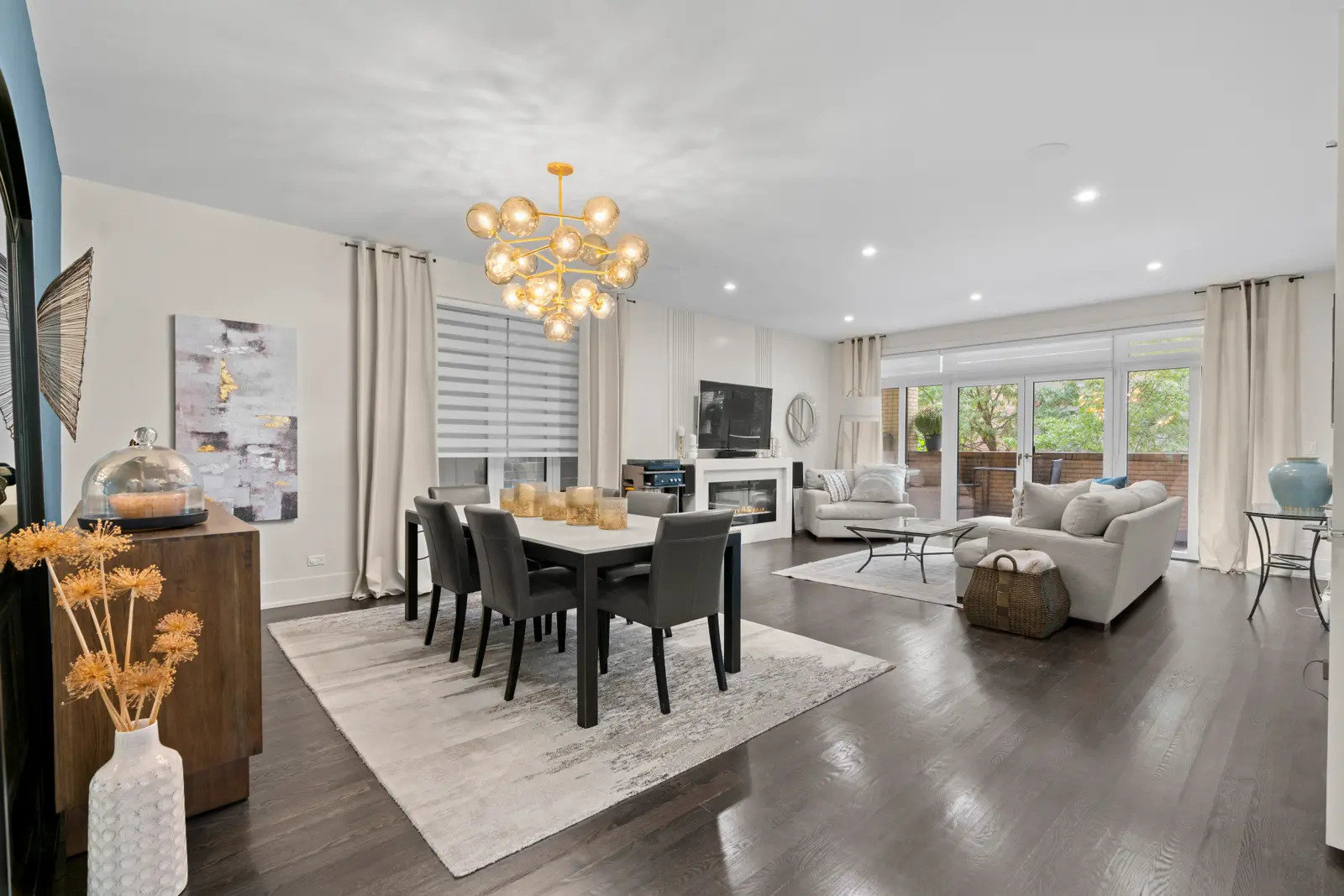 1370 W WALTON Street Unit: 1E