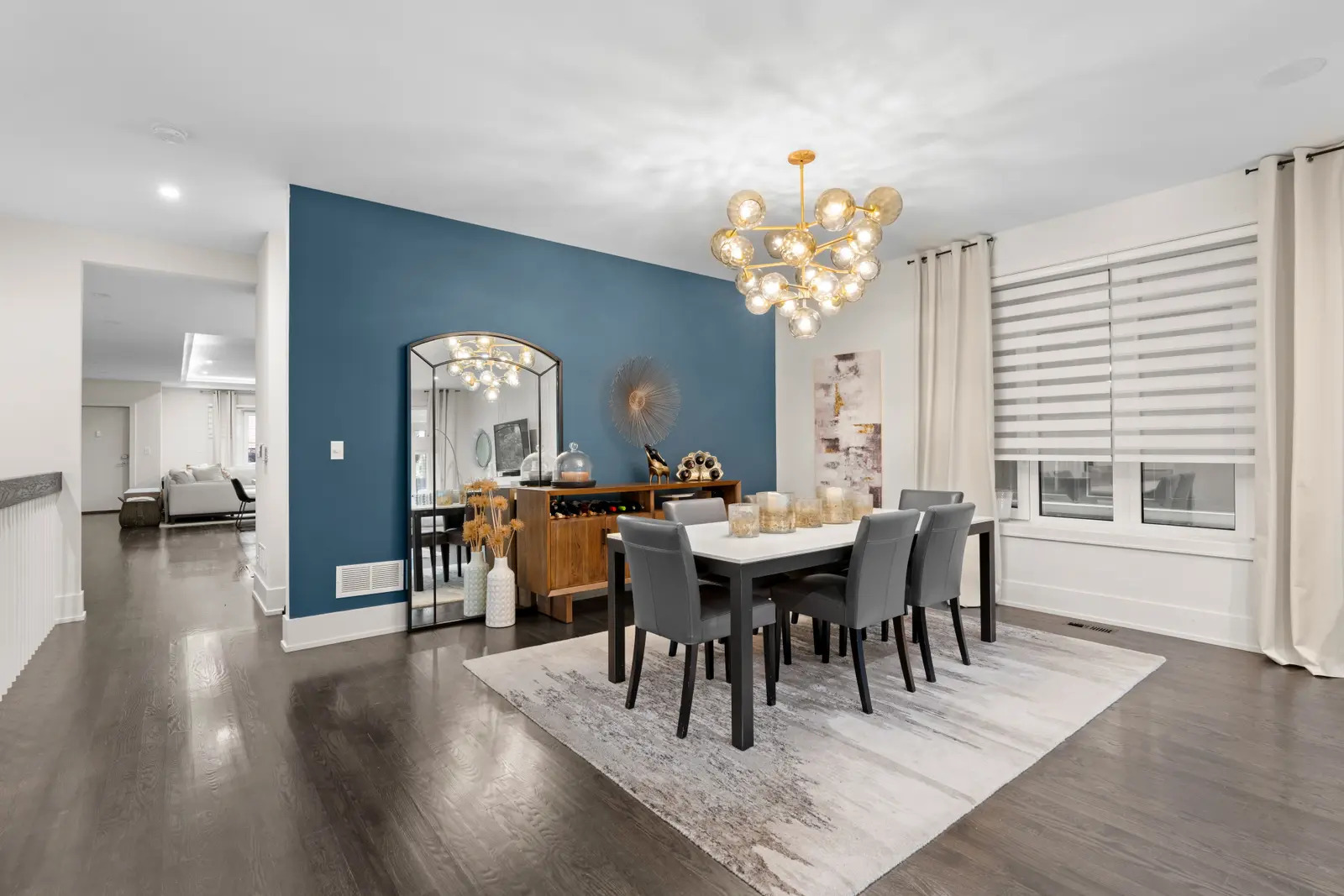 1370 W WALTON Street Unit: 1E