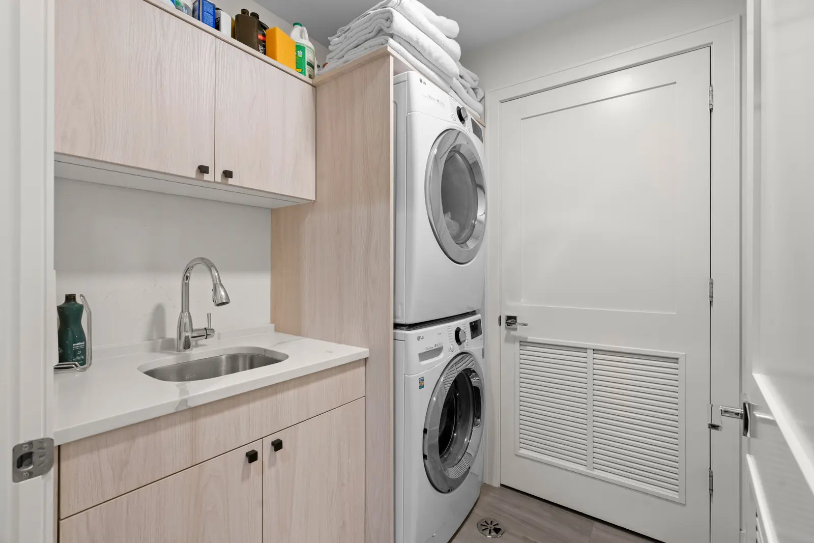 1370 W WALTON Street Unit: 1E