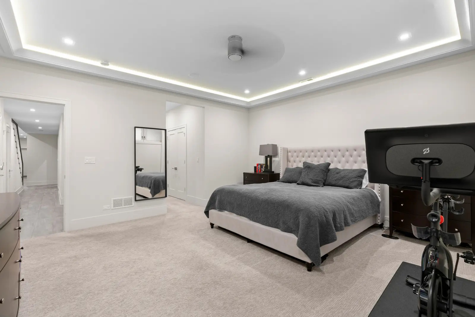 1370 W WALTON Street Unit: 1E