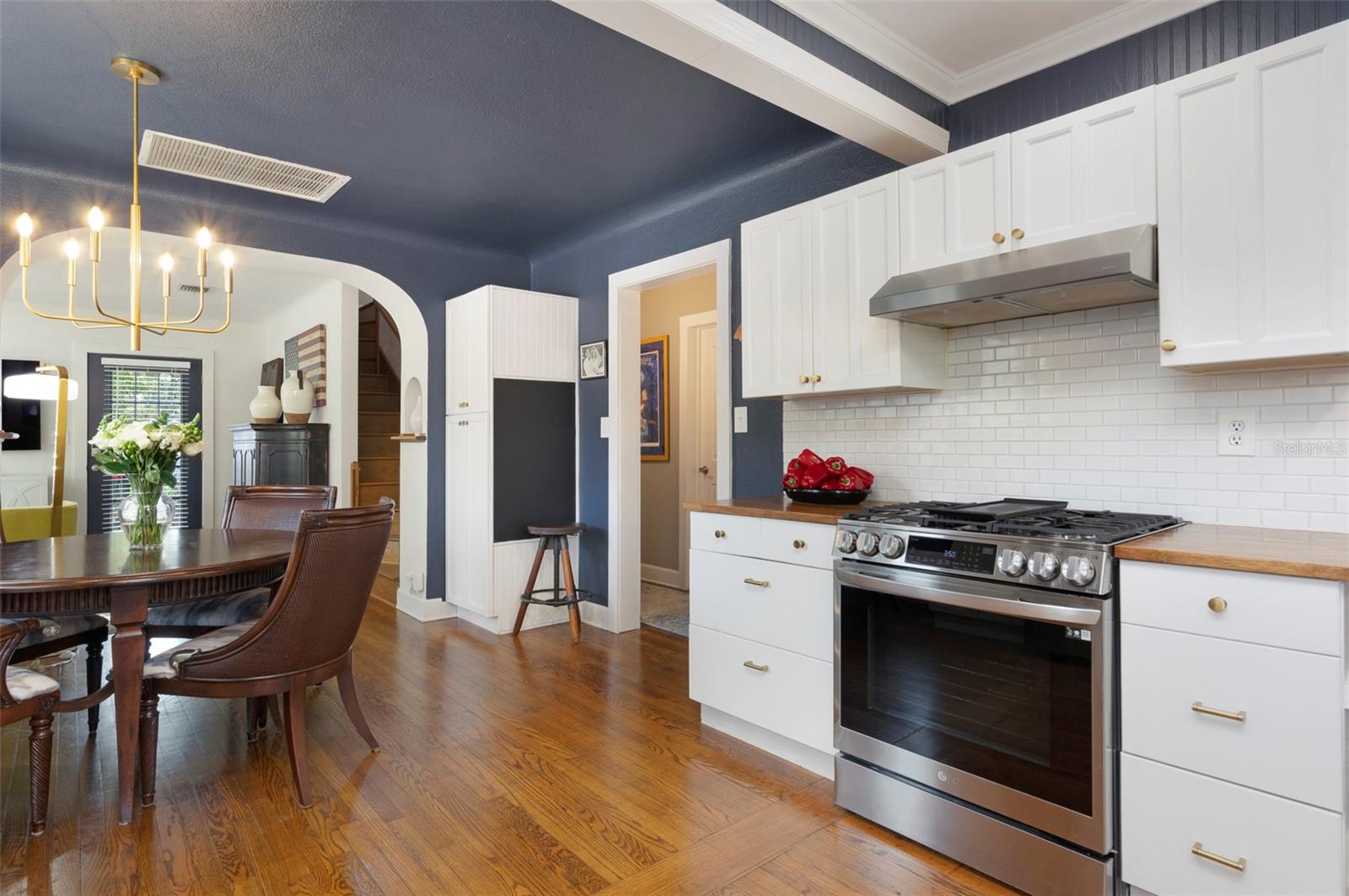 1101 CRESCENT LAKE DR N