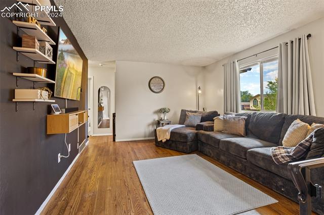 6877 Metropolitan Street