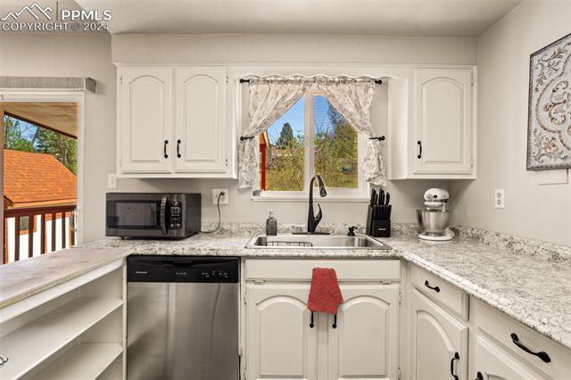 6877 Metropolitan Street