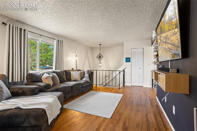 6877 Metropolitan Street