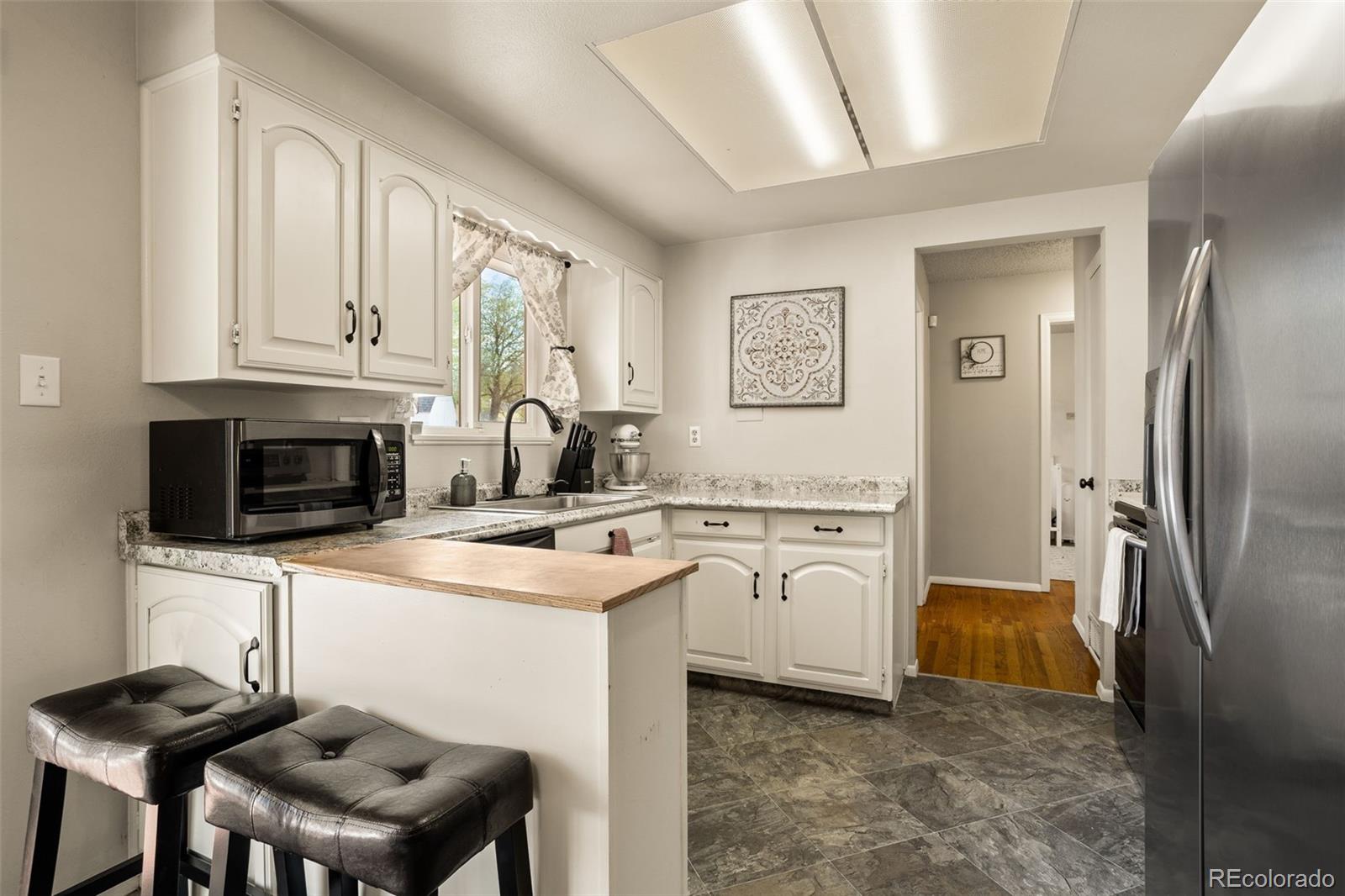 6877 Metropolitan Street