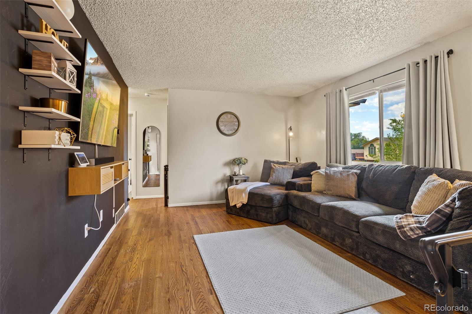 6877 Metropolitan Street