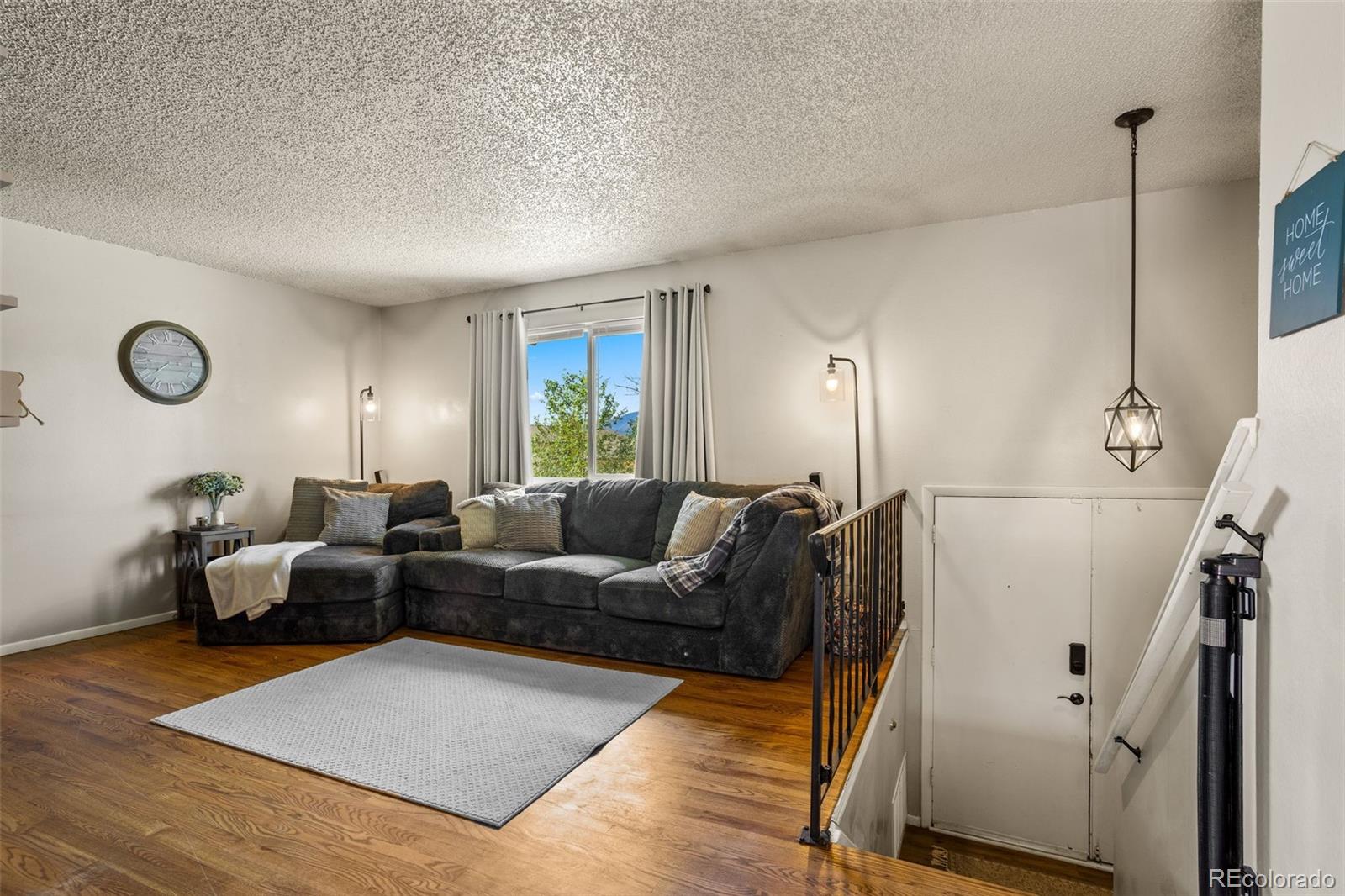 6877 Metropolitan Street