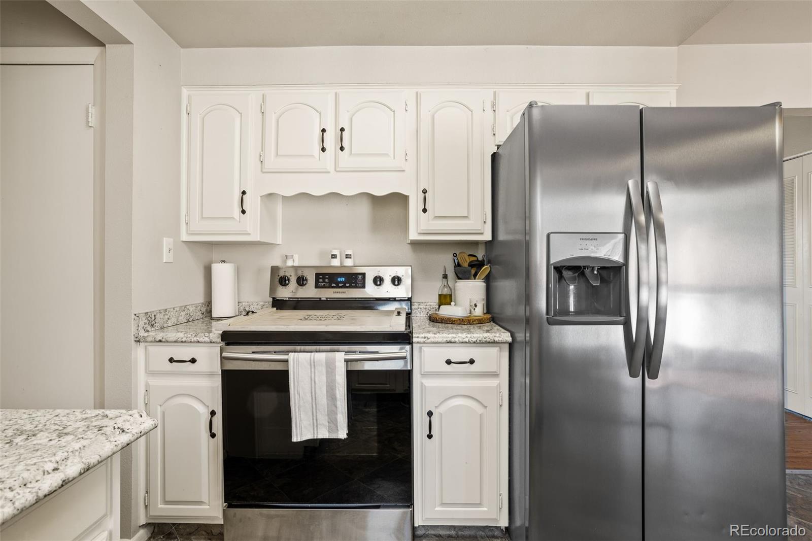 6877 Metropolitan Street