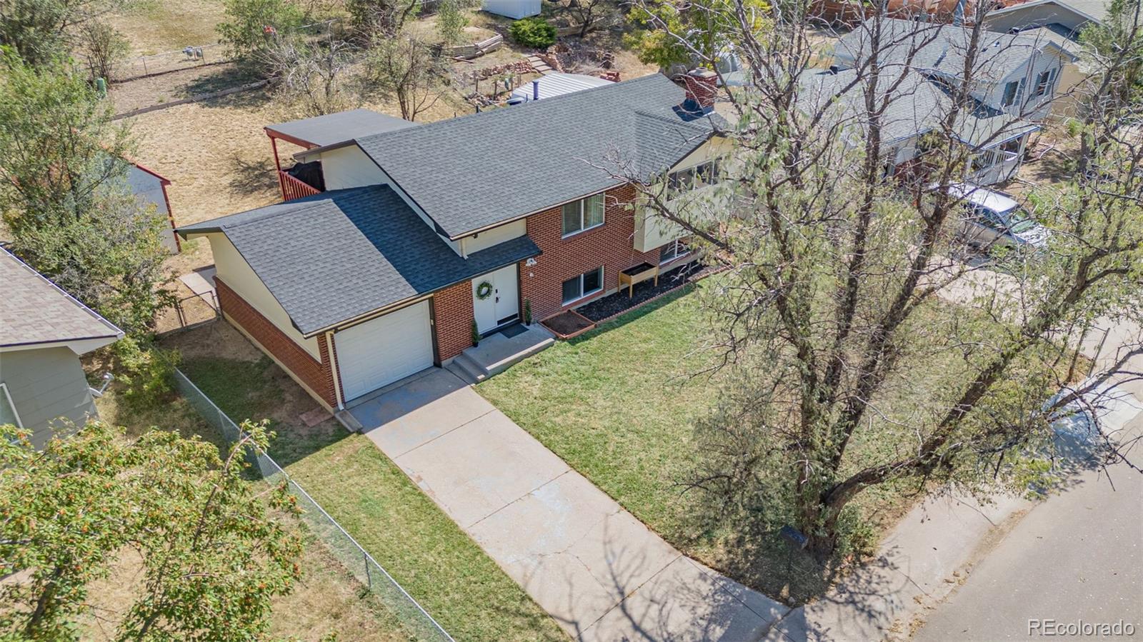 6877 Metropolitan Street