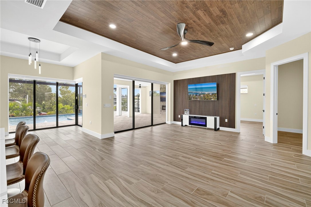 4411 Pelican BLVD