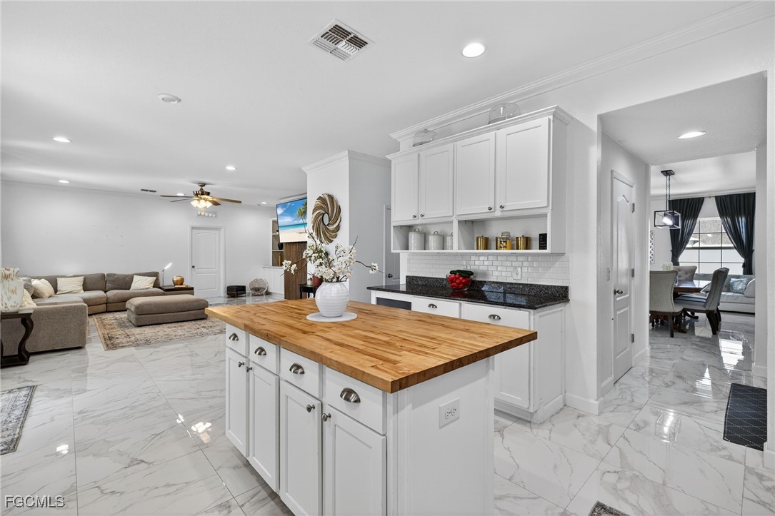 812 SW 11th CT