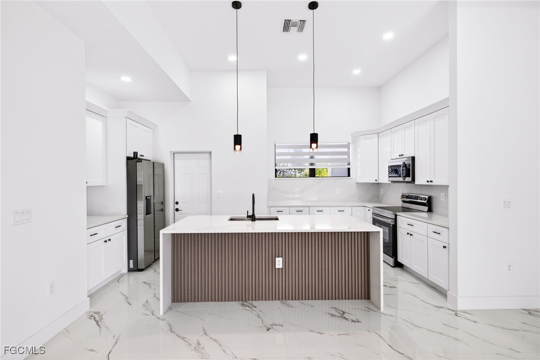 27 SW 8th PL