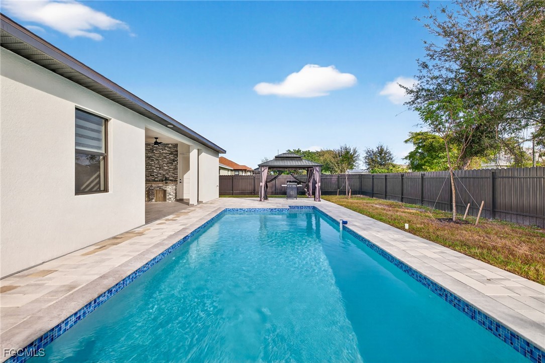 27 SW 8th PL