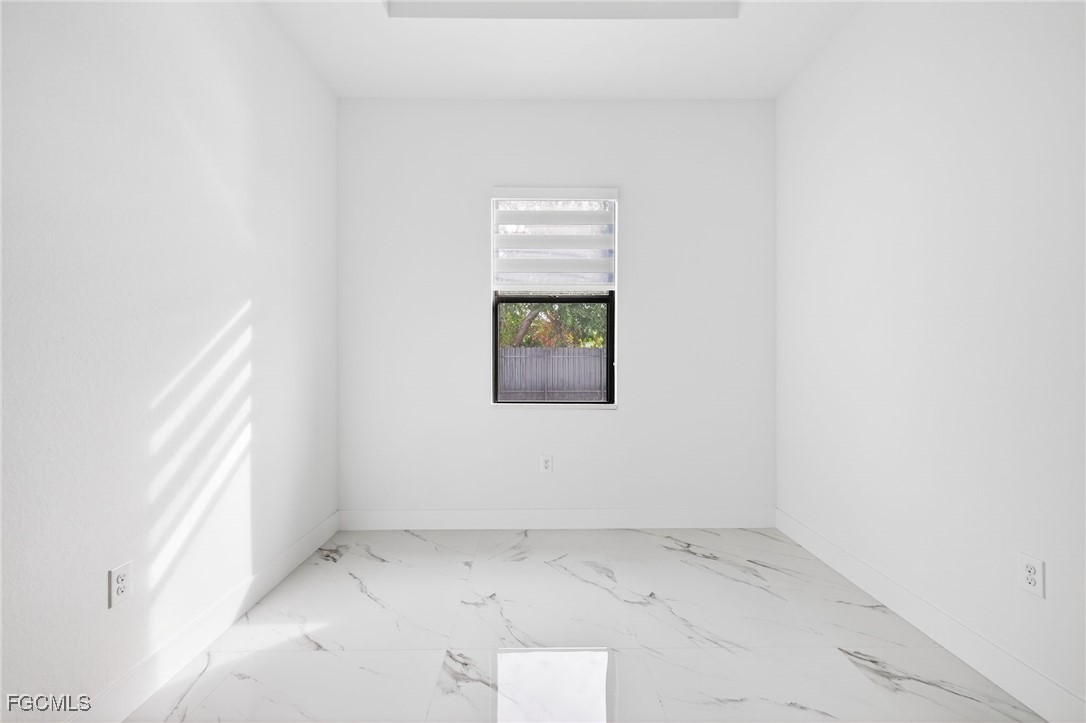 27 SW 8th PL