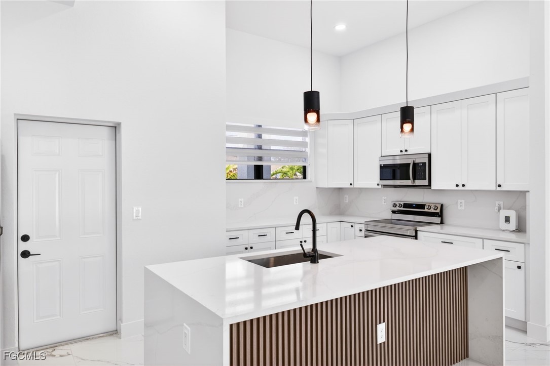 27 SW 8th PL