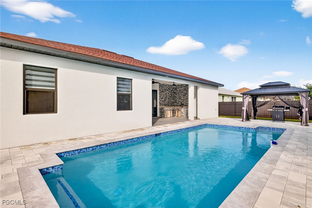 27 SW 8th PL